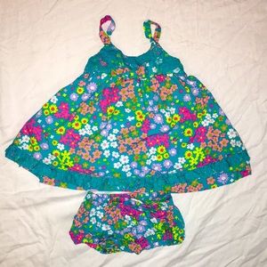 Dress with bummies! ✨ So cute! 3-6 months. Don’t like the price? Make an offer!